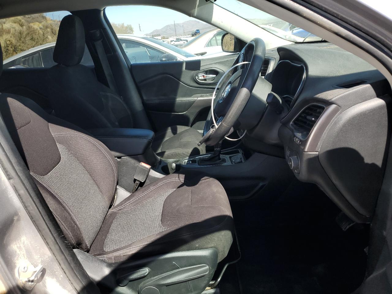 2019 Jeep Cherokee Latitude VIN: 1C4PJLCB2KD297875 Lot: 84467735