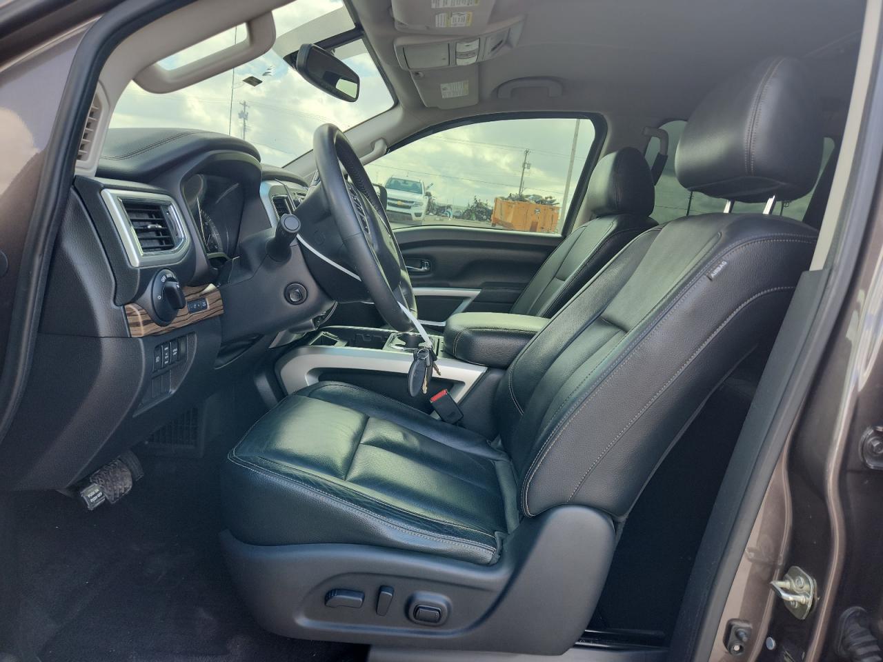 2017 Nissan Titan Sv VIN: 1N6AA1E54HN505546 Lot: 70008525