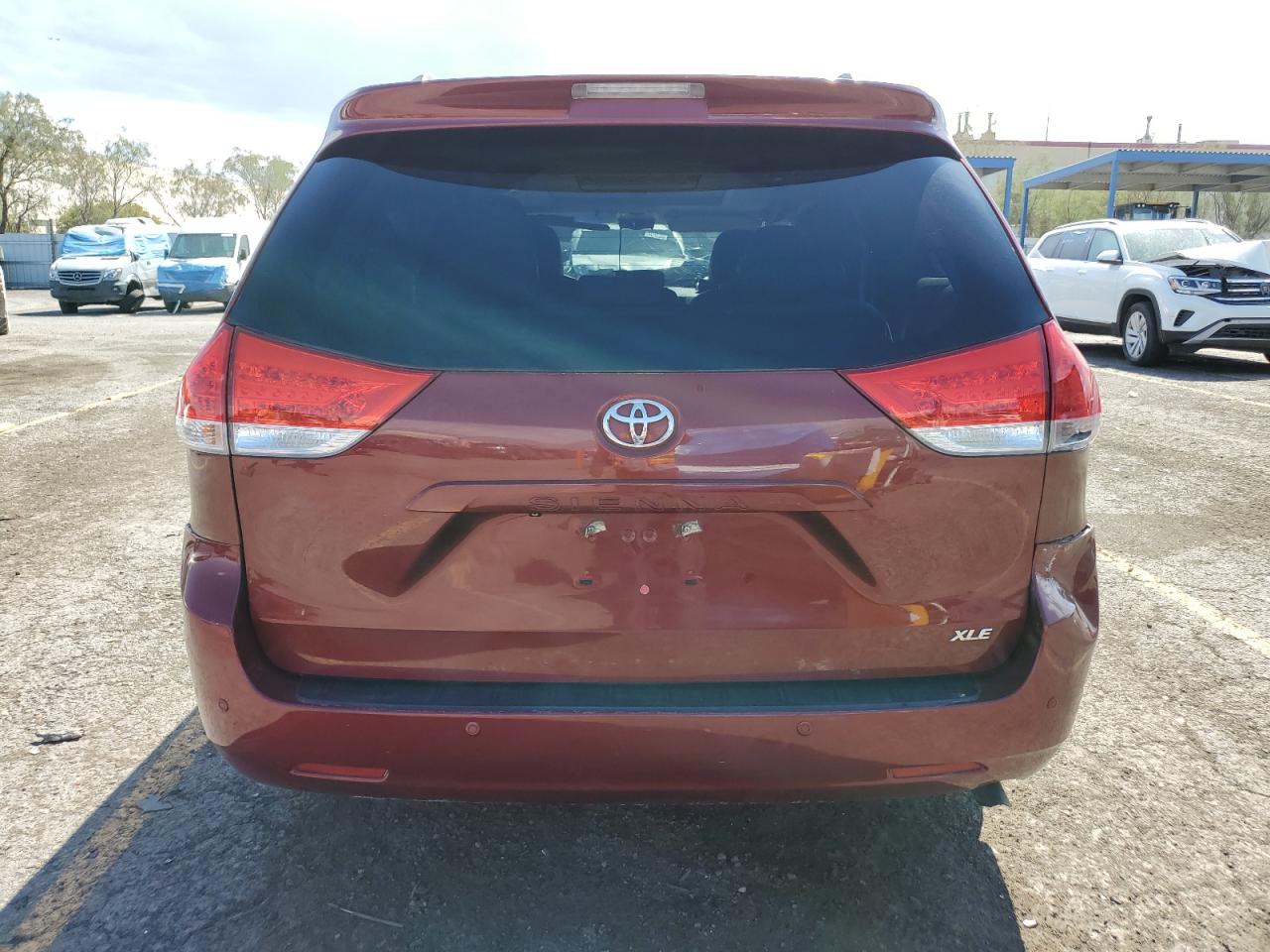 2014 Toyota Sienna Xle VIN: 5TDYK3DC7ES472641 Lot: 84237025