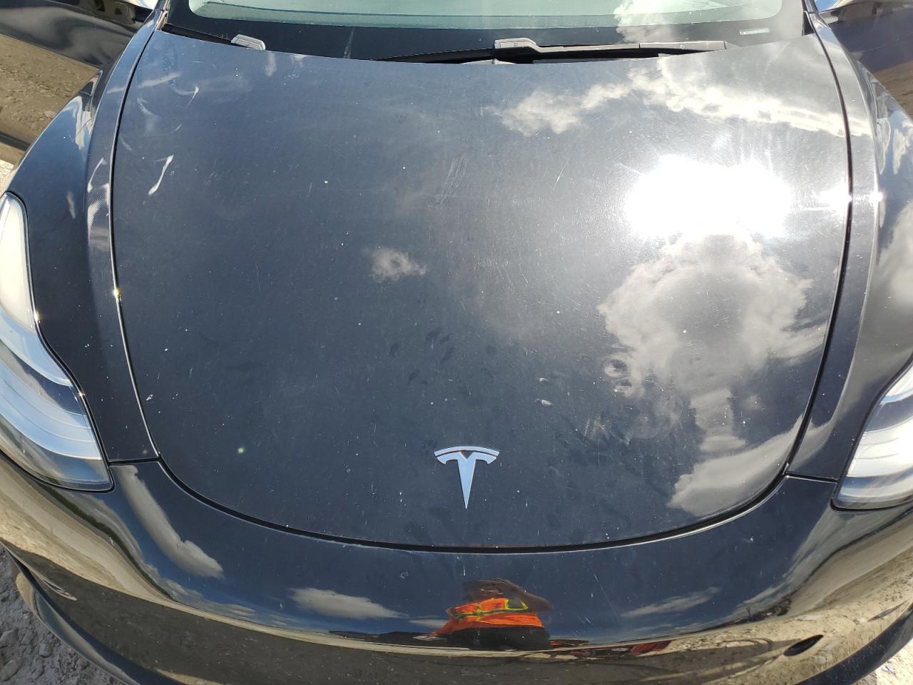 2018 Tesla Model 3 VIN: 5YJ3E1EB8JF105418 Lot: 80921725