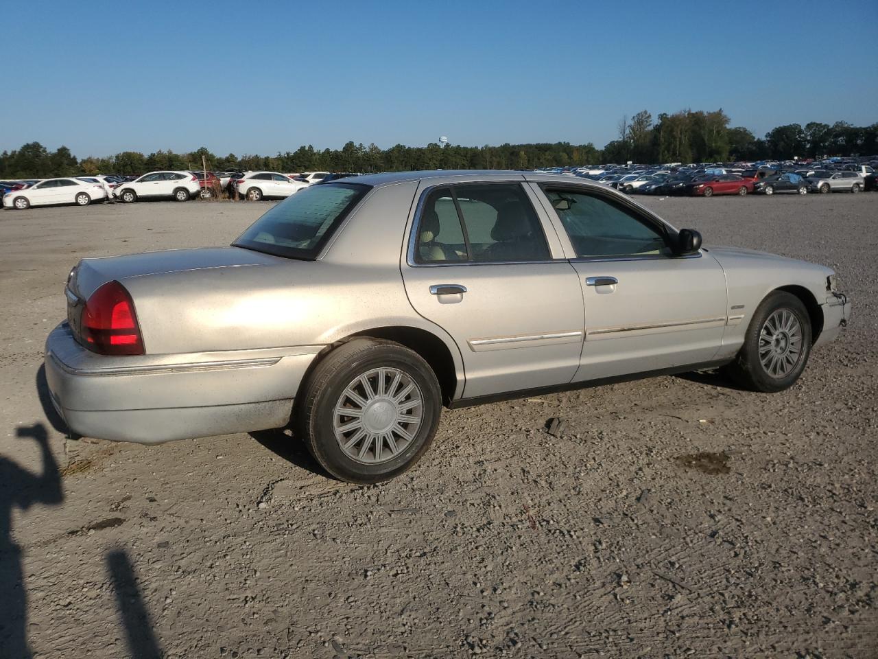 2010 Mercury Grand Marquis Ls 2MEBM7FV2AX614168 photo #4