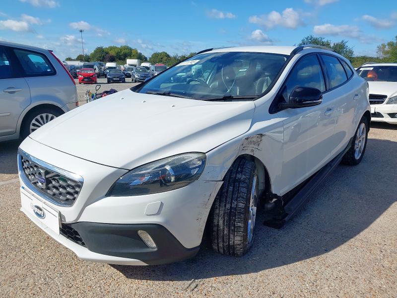 2013 VOLVO V40 CROSS COUNTRY LUX D2  for sale at Copart SANDWICH