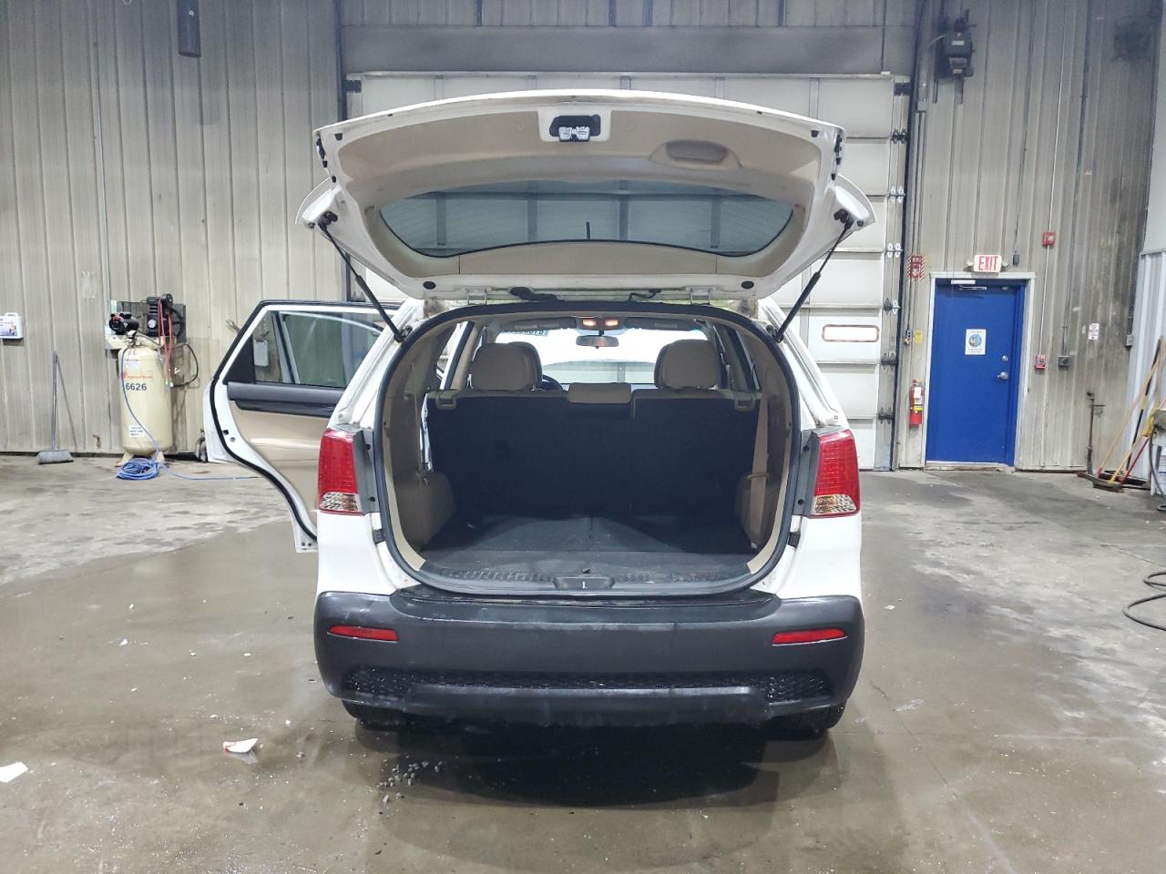 2011 Kia Sorento Base VIN: 5XYKTDA28BG099297 Lot: 81635555