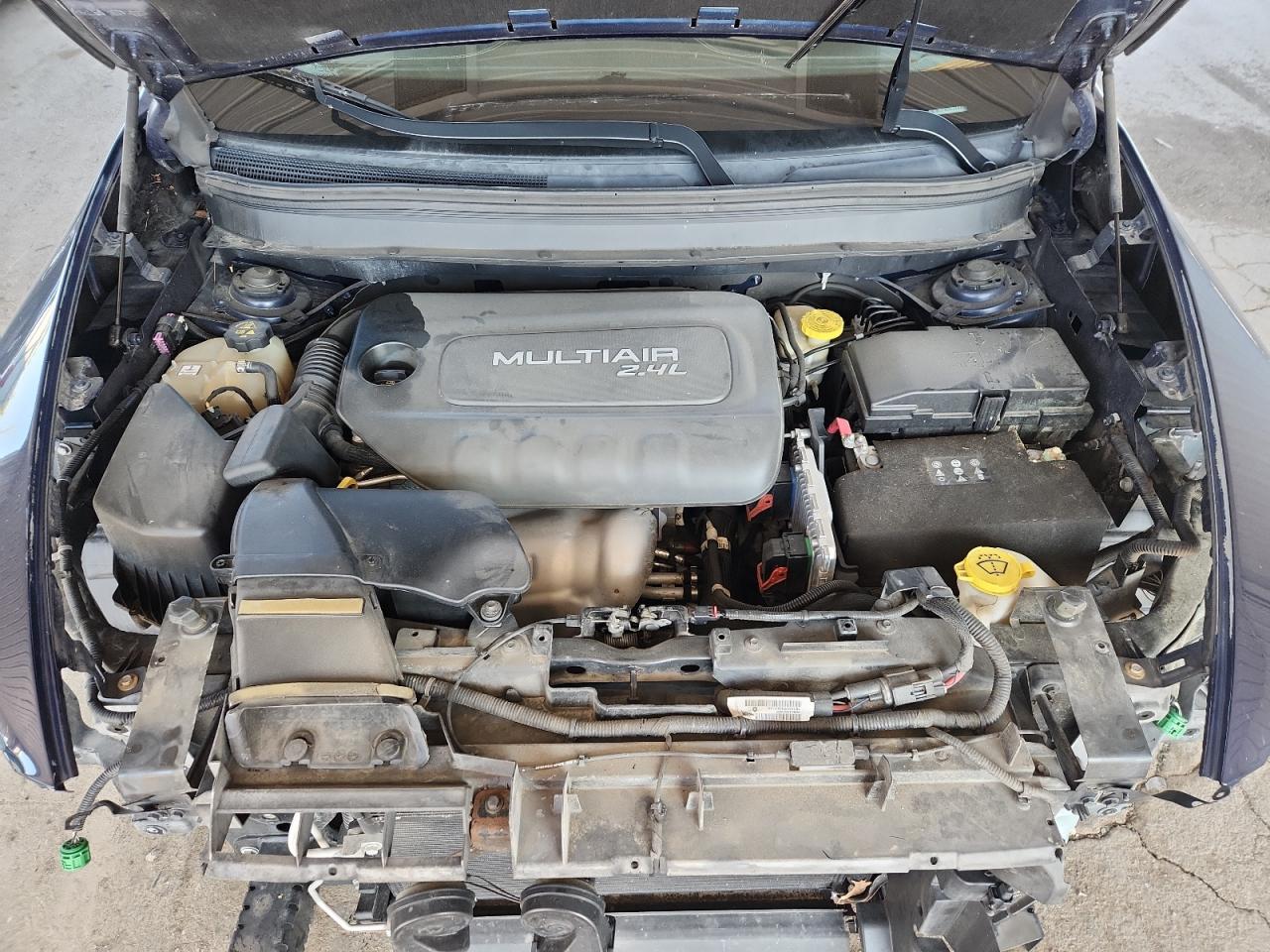 2015 Jeep Cherokee Sport VIN: 1C4PJMABXFW570418 Lot: 71794095