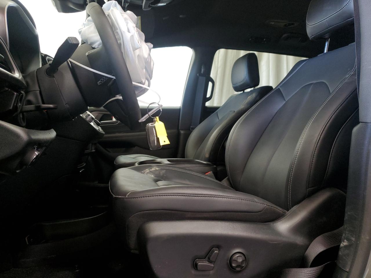 2025 Chrysler Pacifica Hybrid Select VIN: 2C4RC1S7XSR572152 Lot: 84578995