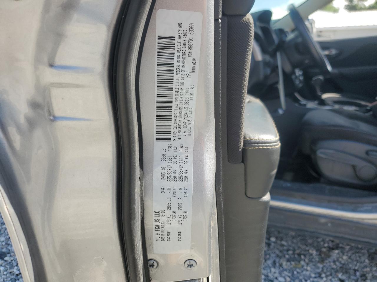 2017 Jeep Cherokee Latitude VIN: 1C4PJMCS4HW513616 Lot: 81826115