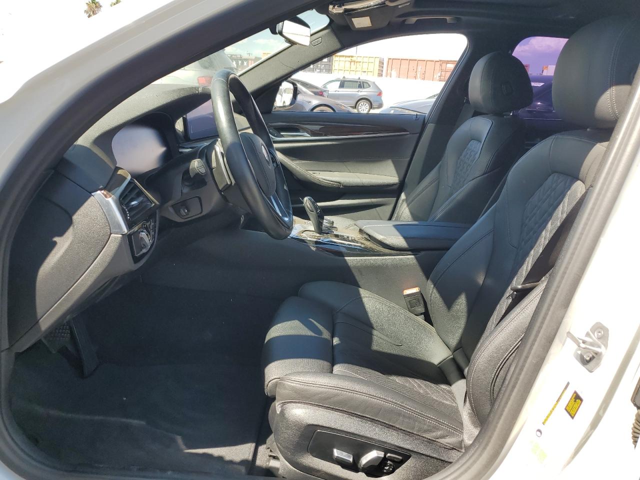 Фото: WBA53BH02MCF27541