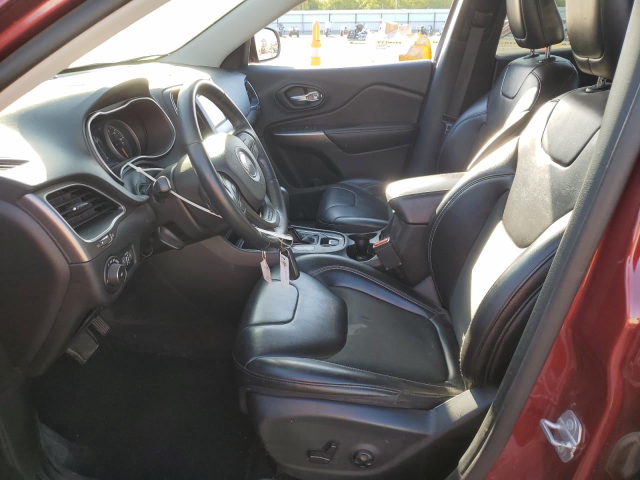 2019 Jeep Cherokee Latitude Plus VIN: 1C4PJLLB4KD289941 Lot: 83855895