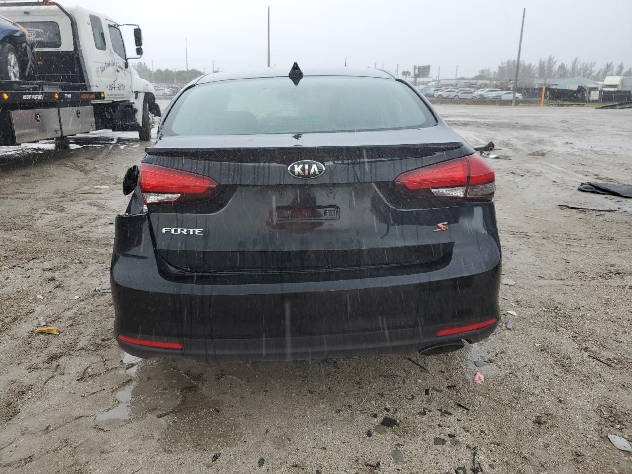 2017 Kia Forte Lx VIN: 3KPFL4A71HE037467 Lot: 81023715