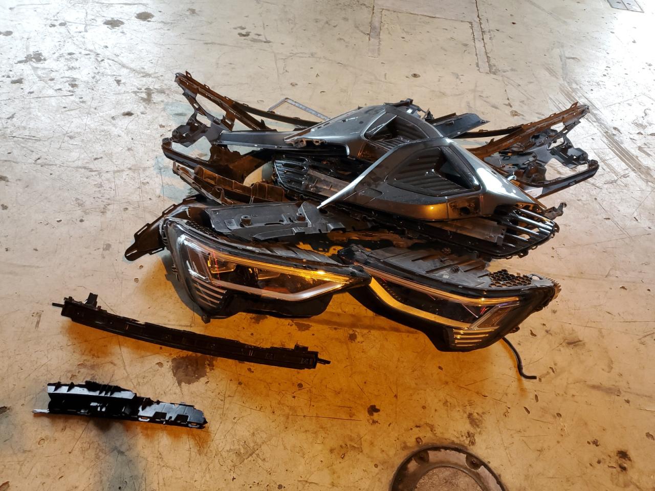 2024 Audi Q8 E-Tron Sportback Premium Plus VIN: WA1CAAGE9RB040915 Lot: 84212195