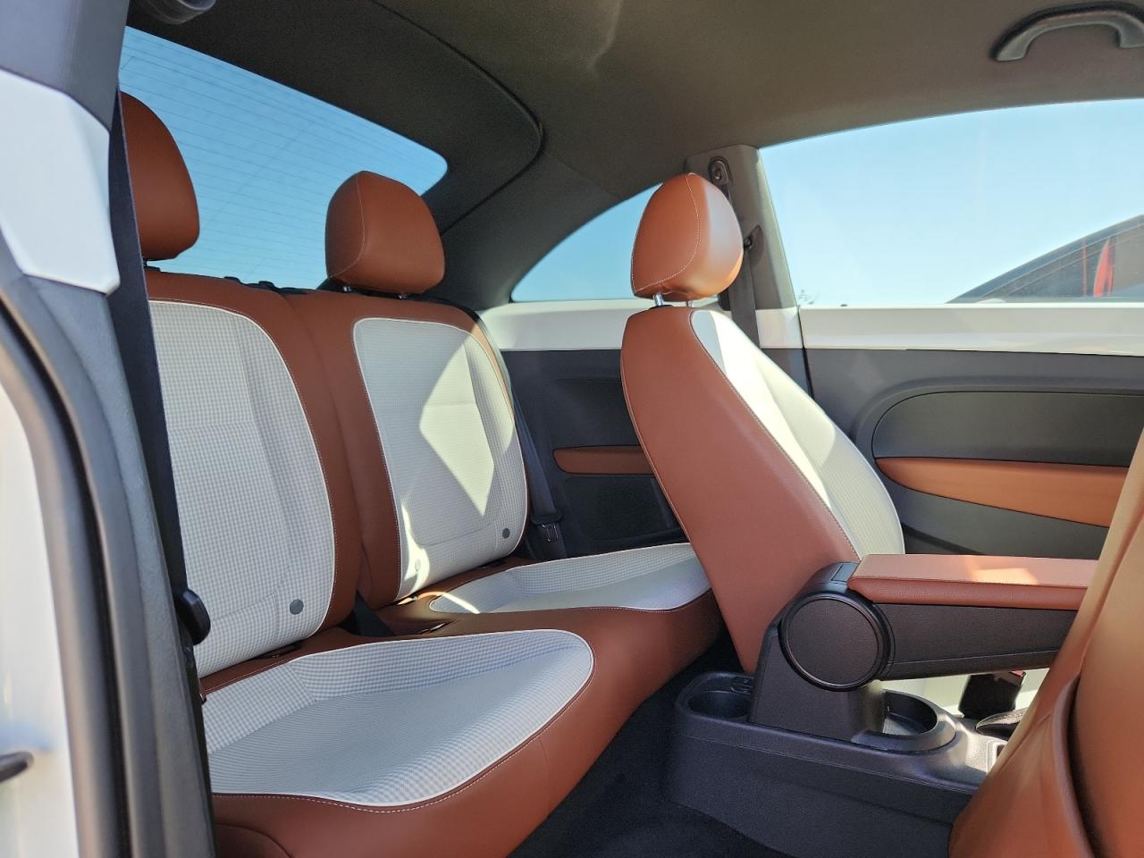 2015 Volkswagen Beetle 1.8T VIN: 3VWF17AT4FM600970 Lot: 82159445