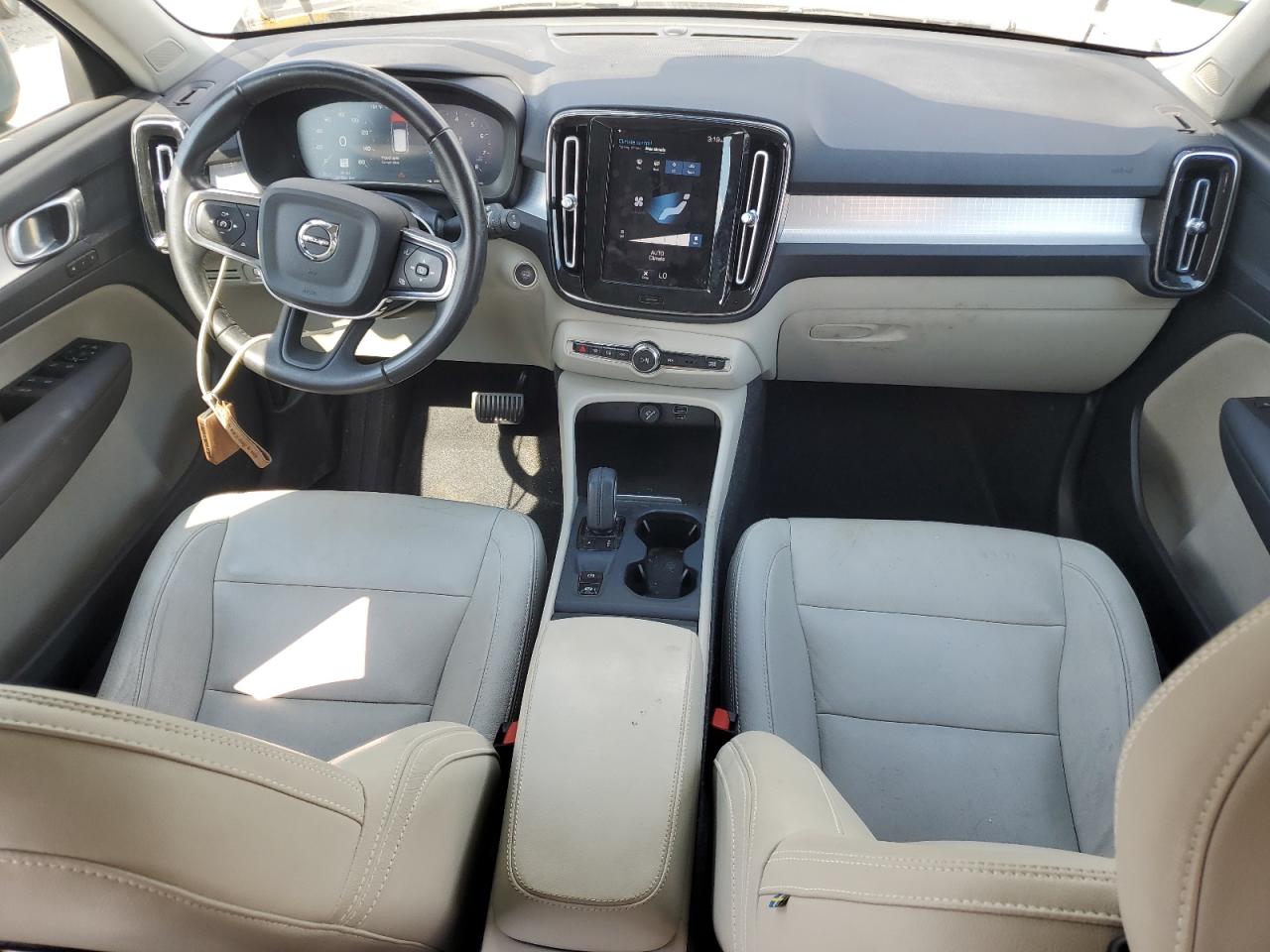 2021 Volvo Xc40 T4 Momentum VIN: YV4AC2HK2M2602208 Lot: 81321485