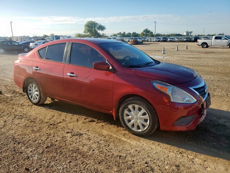  NISSAN VERSA 2017 Красный