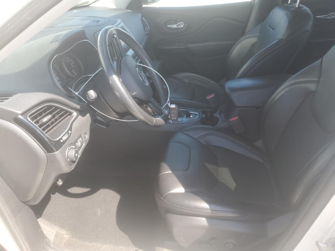 2019 Jeep Cherokee Latitude Plus VIN: 1C4PJMLX6KD485879 Lot: 83935975