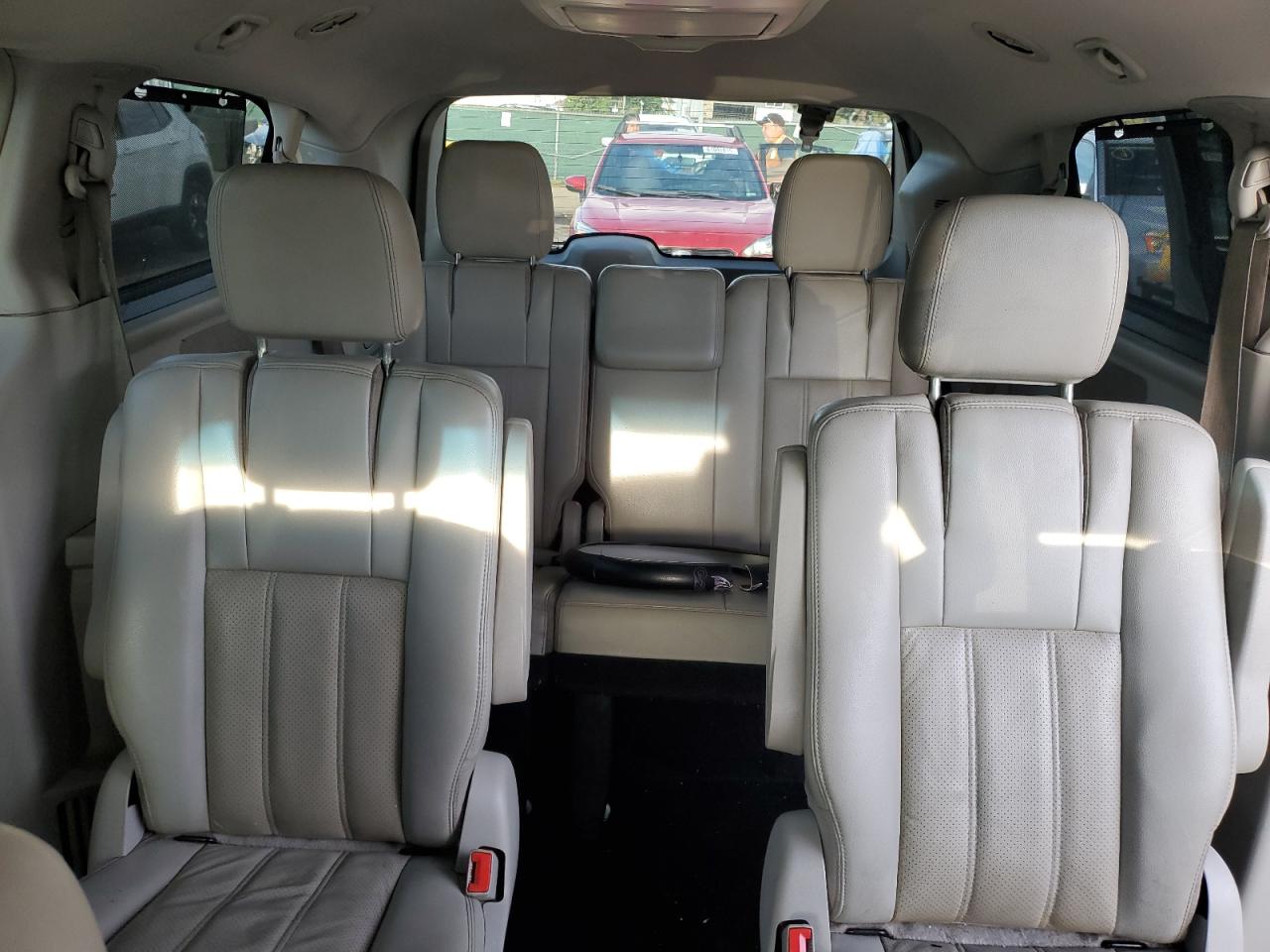 2011 Chrysler Town & Country Touring L VIN: 2A4RR8DG7BR796574 Lot: 81045375