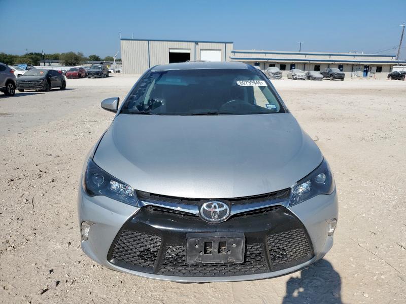  TOYOTA CAMRY 2016 Srebrny