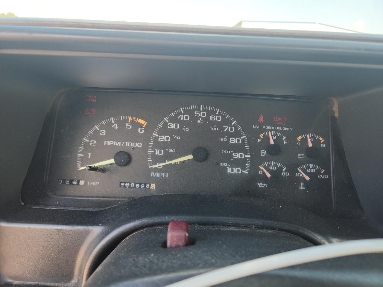 1998 Chevrolet Gmt-400 C1500 VIN: 1GCEC19W0WE177573 Lot: 81848985