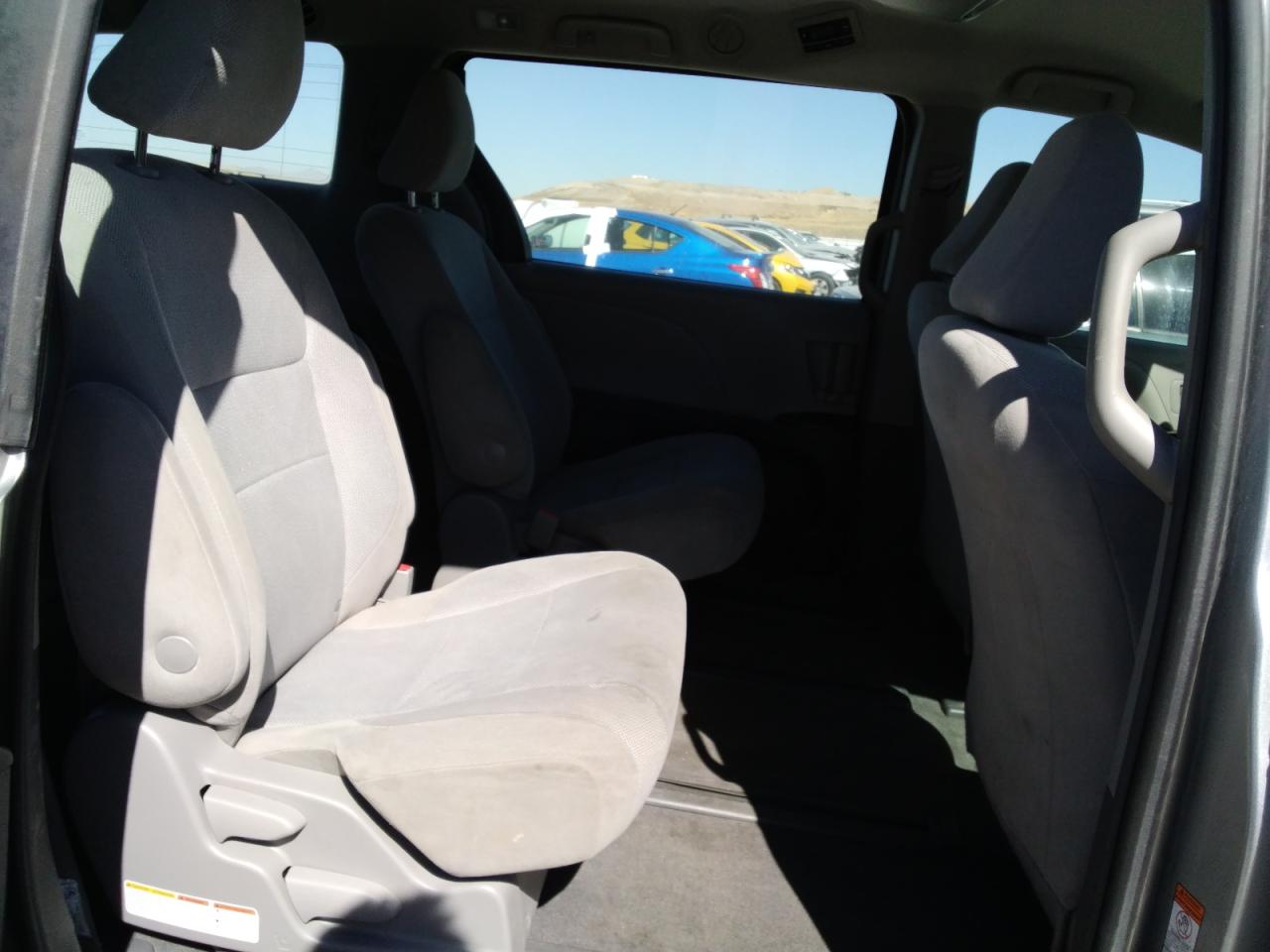 2018 Toyota Sienna L VIN: 5TDZZ3DC1JS938283 Lot: 82075715