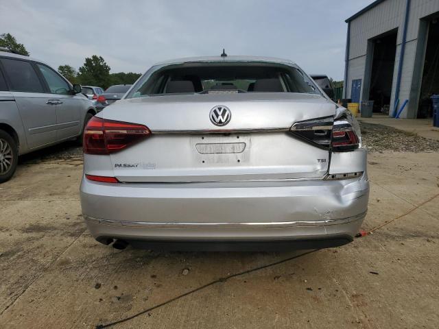  VOLKSWAGEN PASSAT 2017 Серебристый