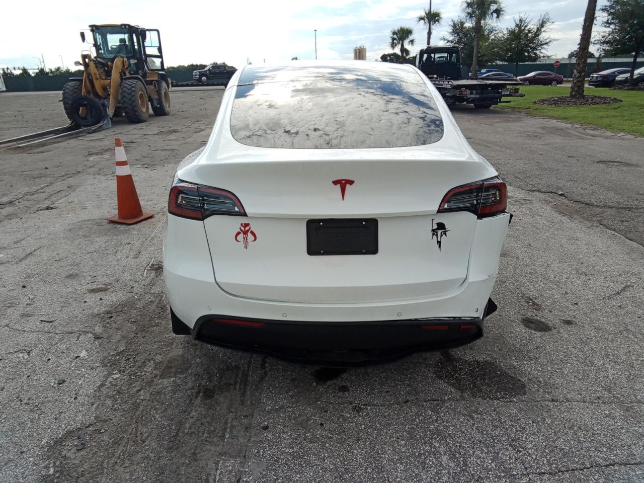 2022 Tesla Model Y VIN: 7SAYGDEE5NF394553 Lot: 71549925