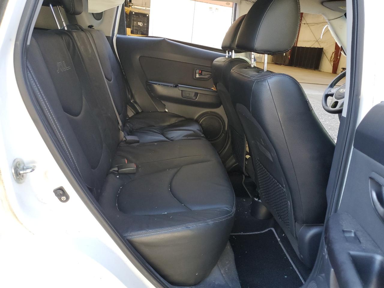 2011 Kia Soul + VIN: KNDJT2A21B7727049 Lot: 80550545