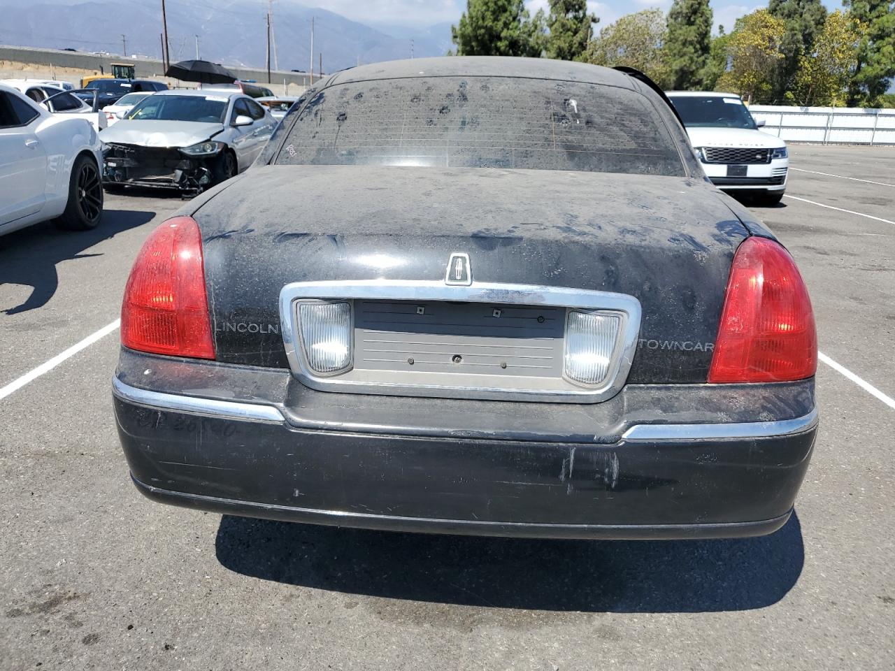 2011 Lincoln Town Car Executive L VIN: 2LNBL8EV0BX762344 Lot: 71662875