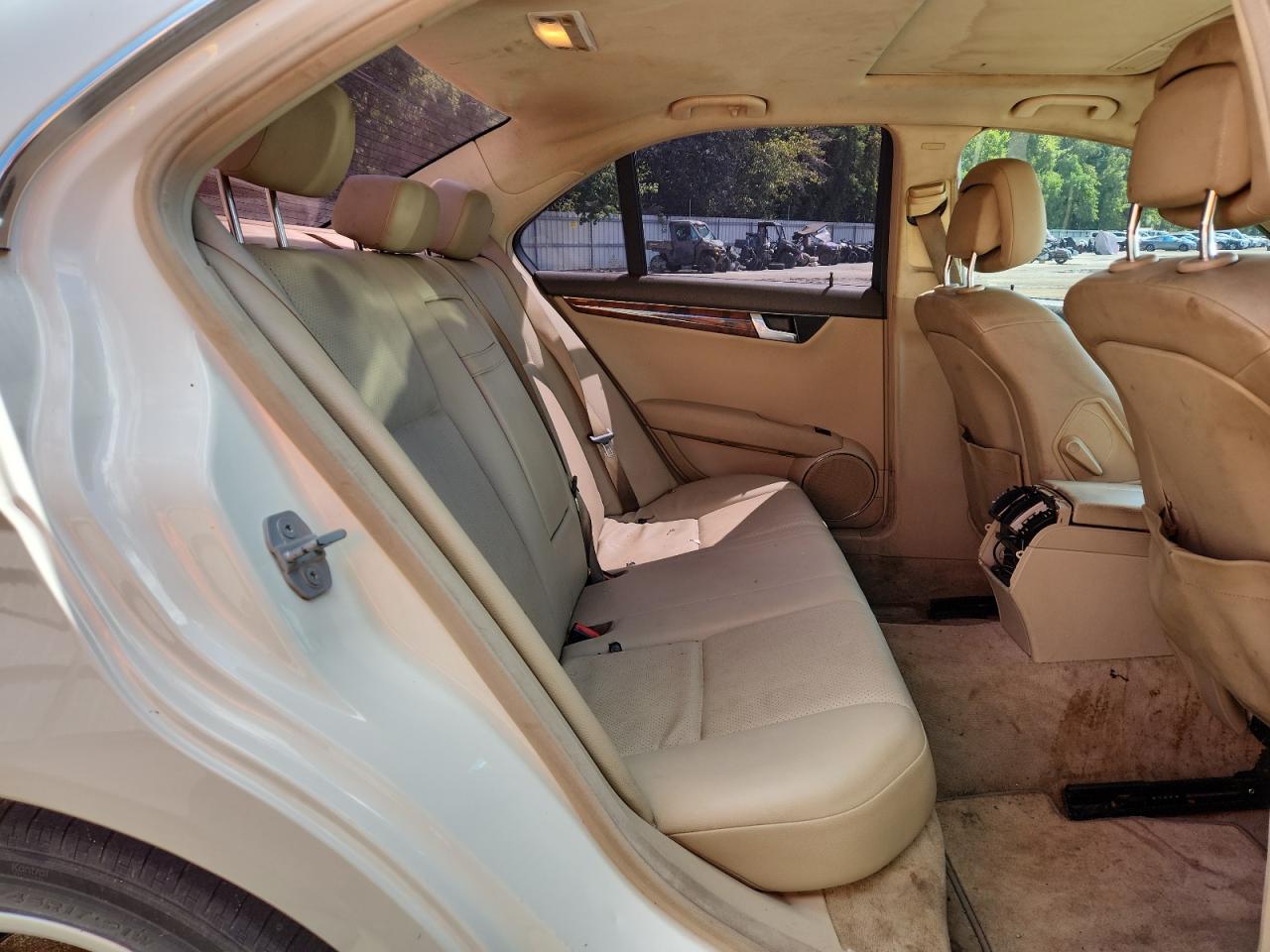 2010 Mercedes-Benz C 300 VIN: WDDGF5EB4AF495411 Lot: 84402035