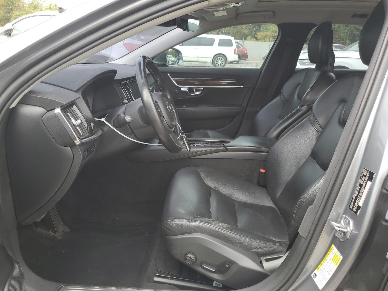 2019 Volvo S90 T5 Momentum VIN: LVY102AK6KP083744 Lot: 82063065