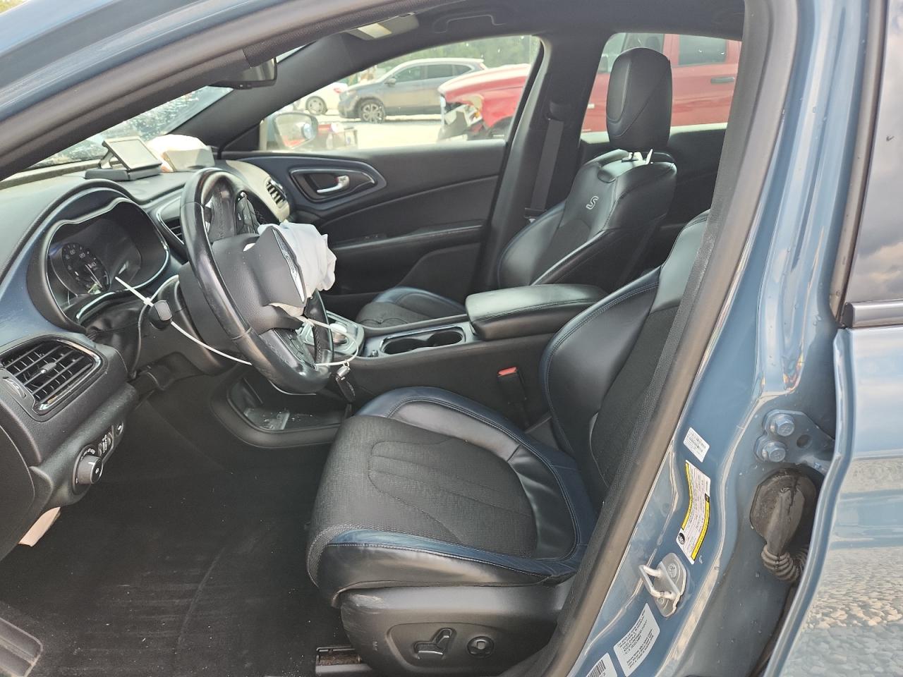 2015 Chrysler 200 S VIN: 1C3CCCBB4FN555084 Lot: 81048105