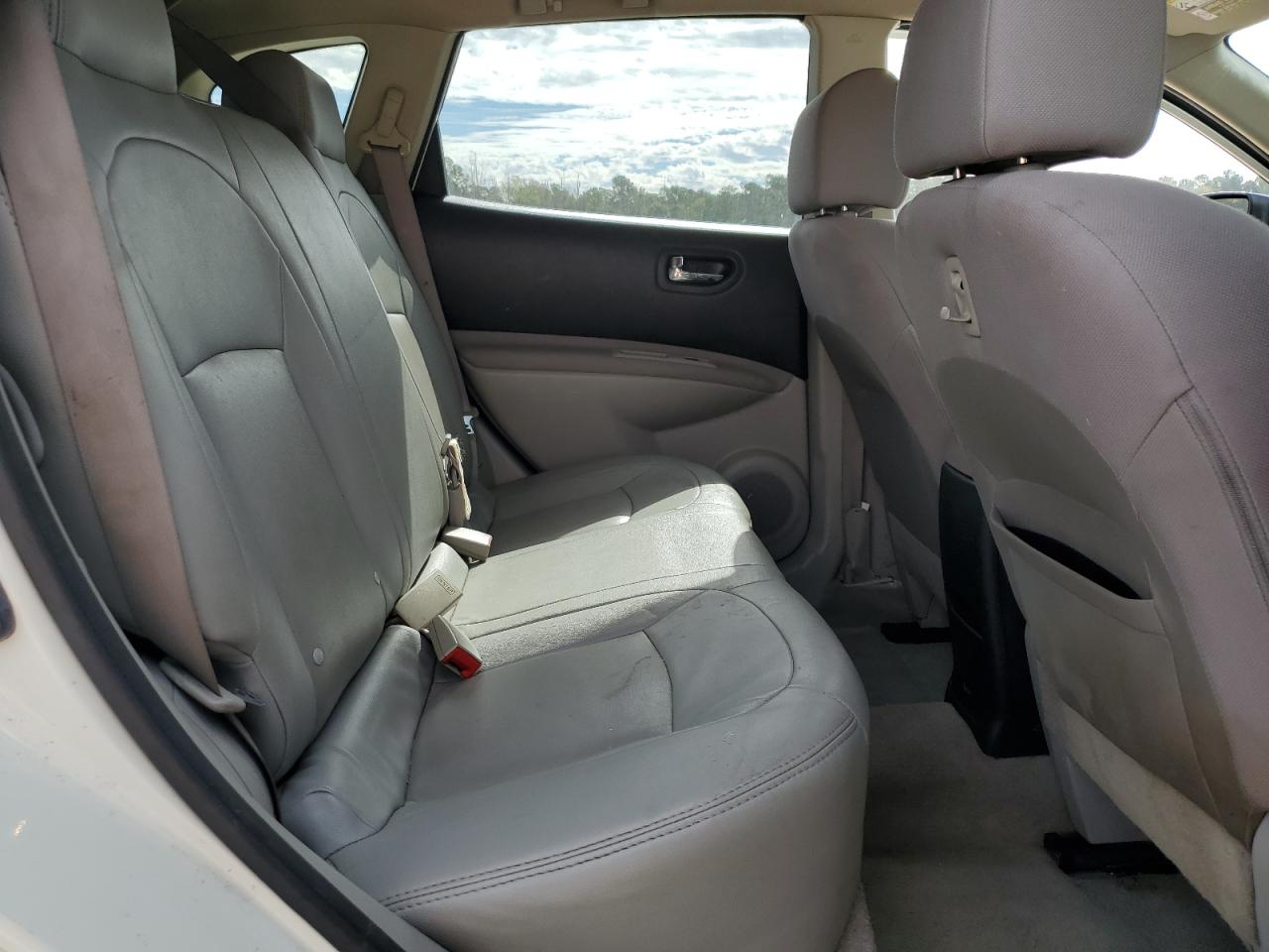 2010 Nissan Rogue S VIN: JN8AS5MV3AW107046 Lot: 81504425