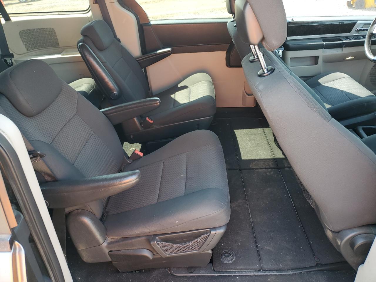 2010 Dodge Grand Caravan Sxt VIN: 2D4RN5D11AR467155 Lot: 71179835