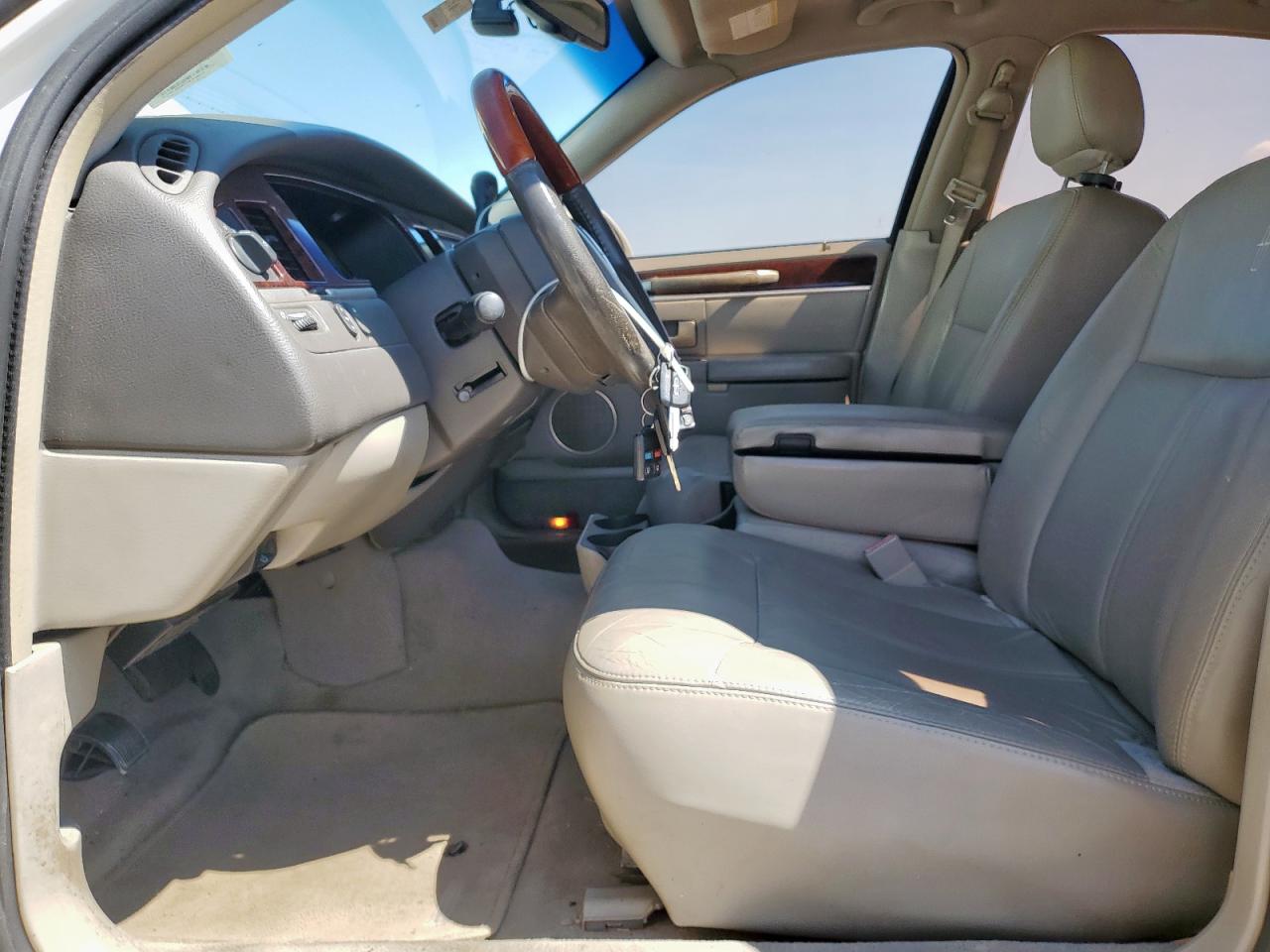 2007 Lincoln Town Car Signature Limited VIN: 1LNHM82W57Y638324 Lot: 84647375