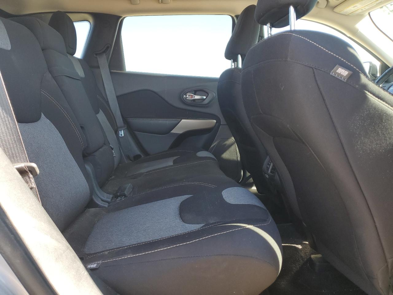 2018 Jeep Cherokee Latitude VIN: 1C4PJMCX5JD579167 Lot: 82162645