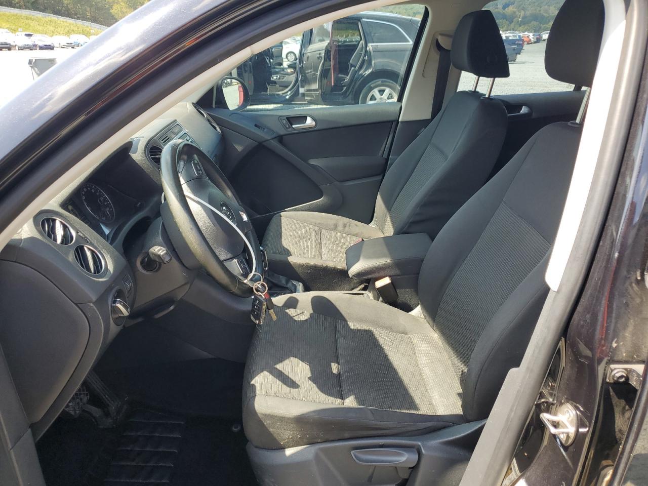 2013 Volkswagen Tiguan S VIN: WVGAV3AX4DW566566 Lot: 81724855