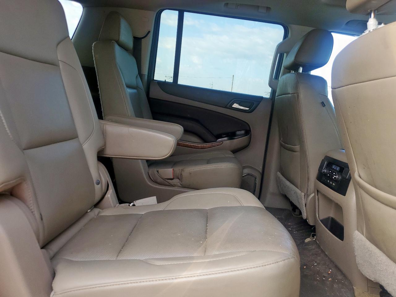 2018 Chevrolet Suburban K1500 Premier VIN: 1GNSKJKC8JR173544 Lot: 71486535