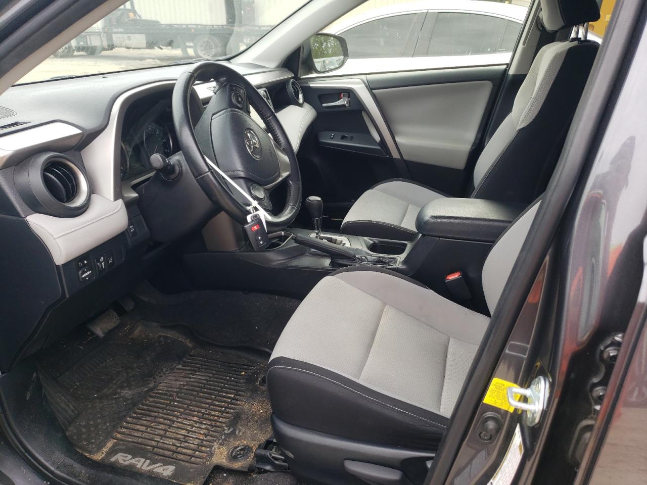 2017 Toyota Rav4 Xle VIN: JTMRFREV2HJ172955 Lot: 83953265