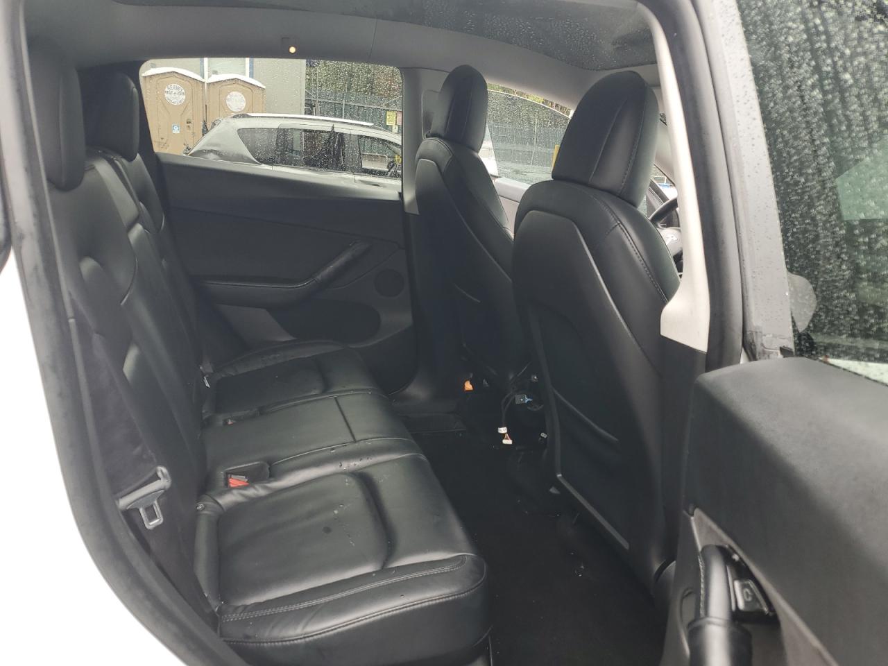 2020 Tesla Model Y VIN: 5YJYGDEE8LF044327 Lot: 84012505