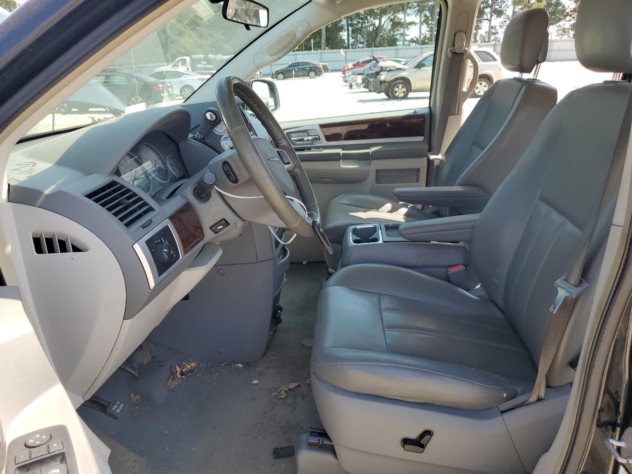 2010 Chrysler Town & Country Touring VIN: 2A4RR5D10AR450956 Lot: 80885355