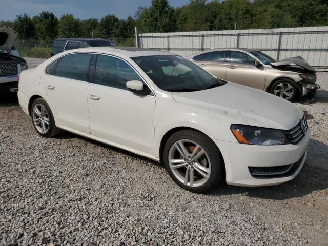 Sedans VOLKSWAGEN PASSAT 2015 Biały
