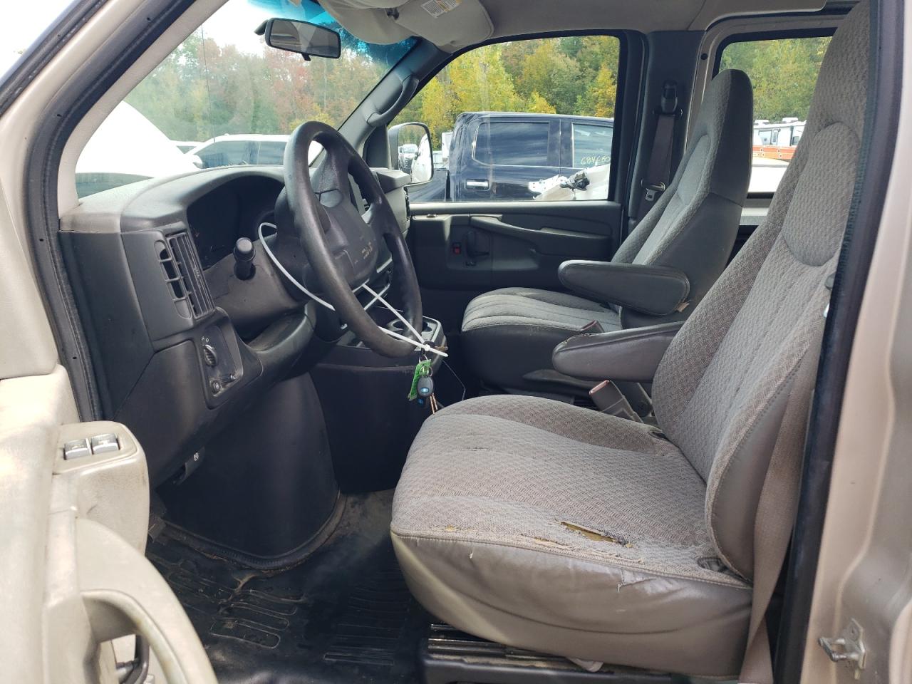 2005 GMC Savana G2500 VIN: 1GTGG25U951173731 Lot: 81837885
