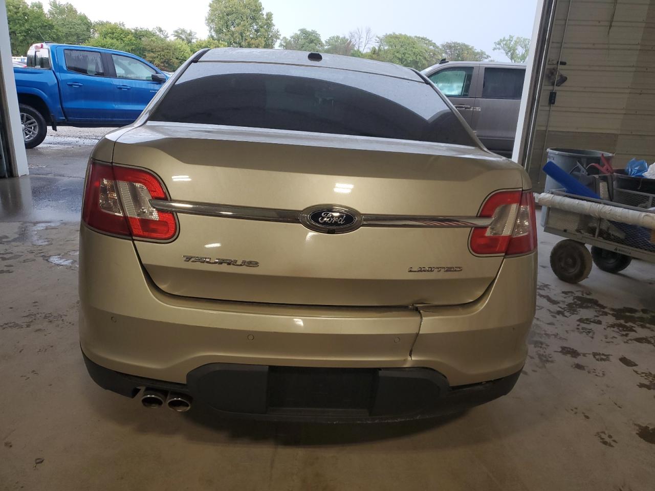 2010 Ford Taurus Limited VIN: 1FAHP2FW1AG137968 Lot: 80639735