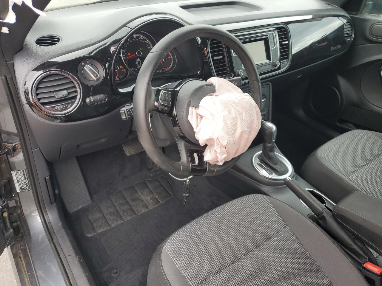 2019 Volkswagen Beetle S VIN: 3VWFD7AT5KM709097 Lot: 71780565