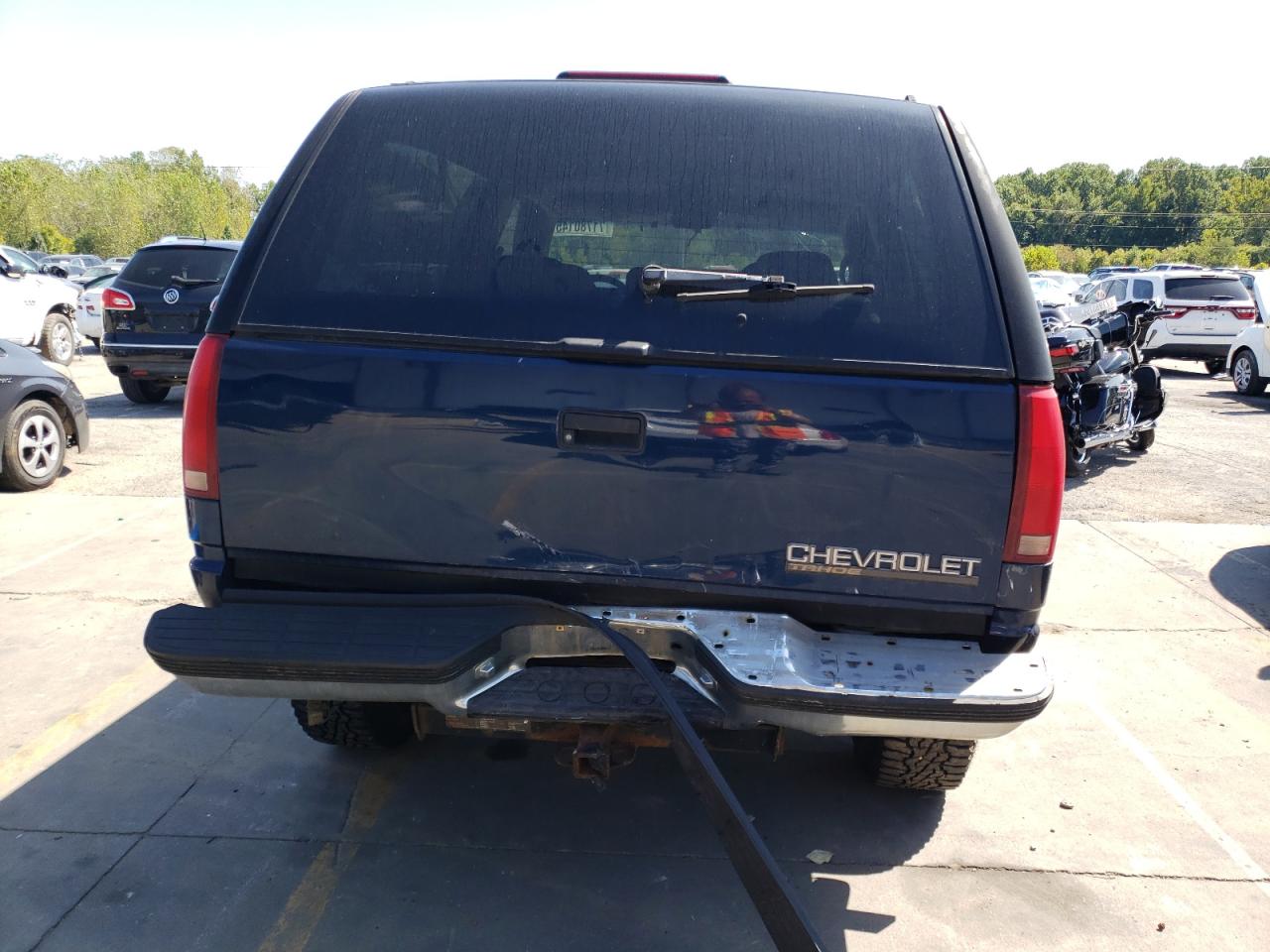 1998 Chevrolet Tahoe K1500 VIN: 3GNEK18R4WG101899 Lot: 71780145
