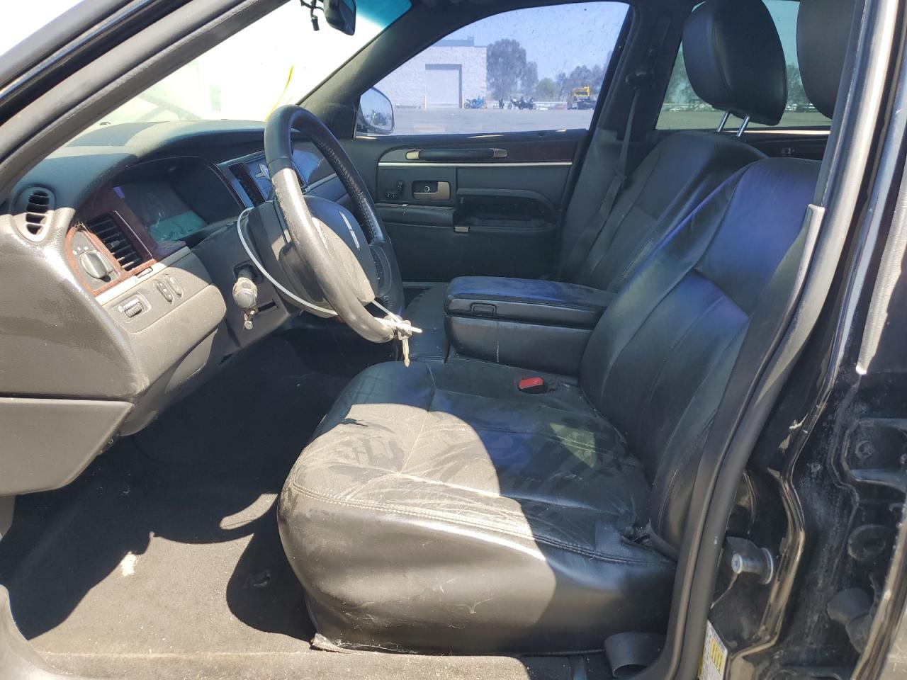 2011 Lincoln Town Car Executive L VIN: 2LNBL8EV0BX762344 Lot: 71662875