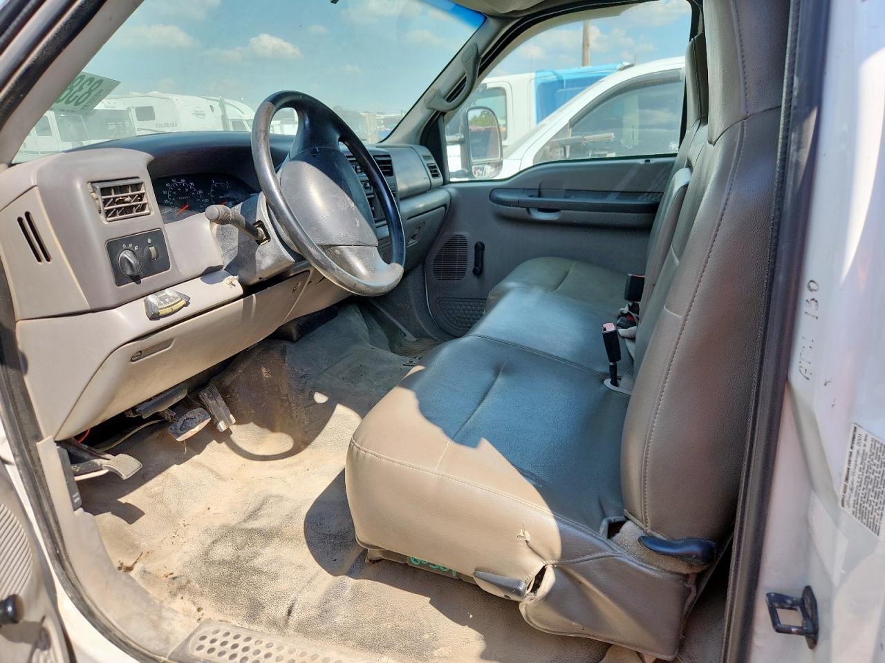 2001 Ford F550 Super Duty VIN: 1FDAF56F61EC83659 Lot: 83826235