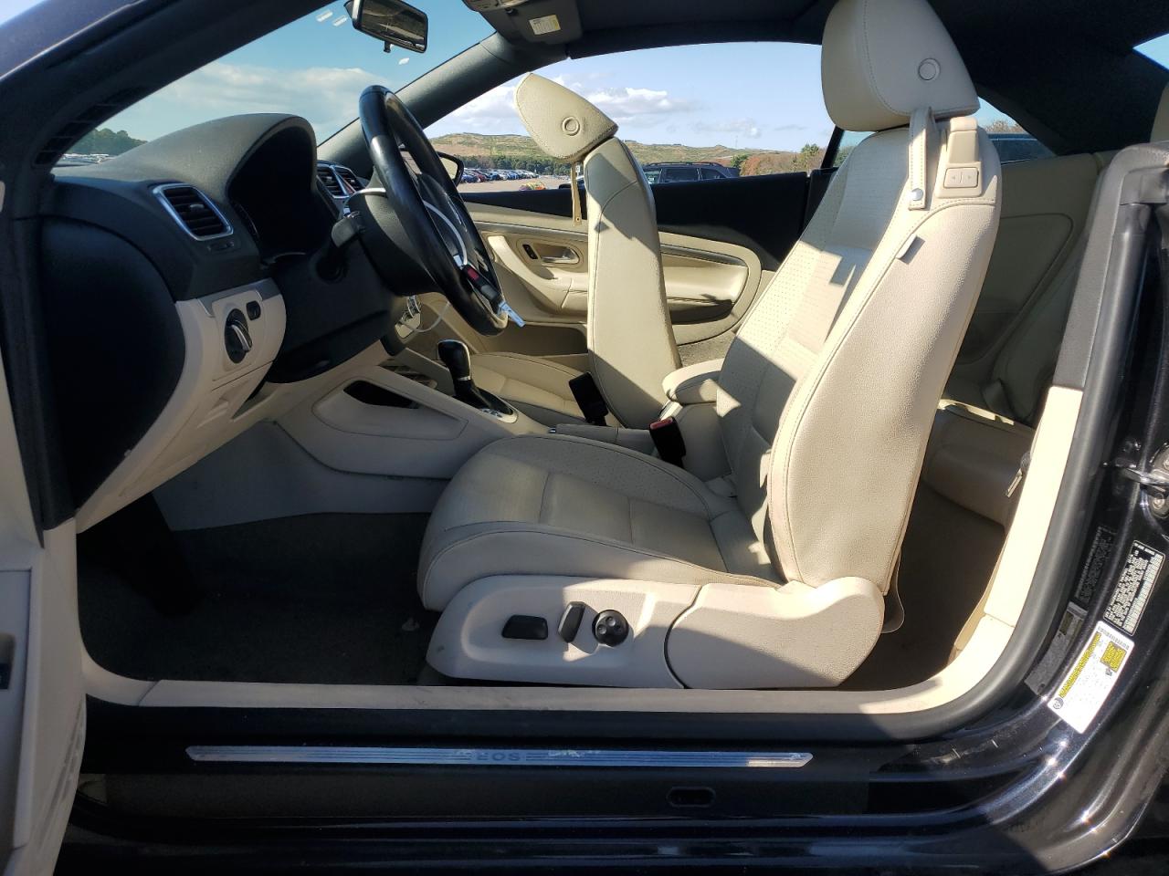 2014 Volkswagen Eos Komfort VIN: WVWBW8AH7EV000212 Lot: 70678825