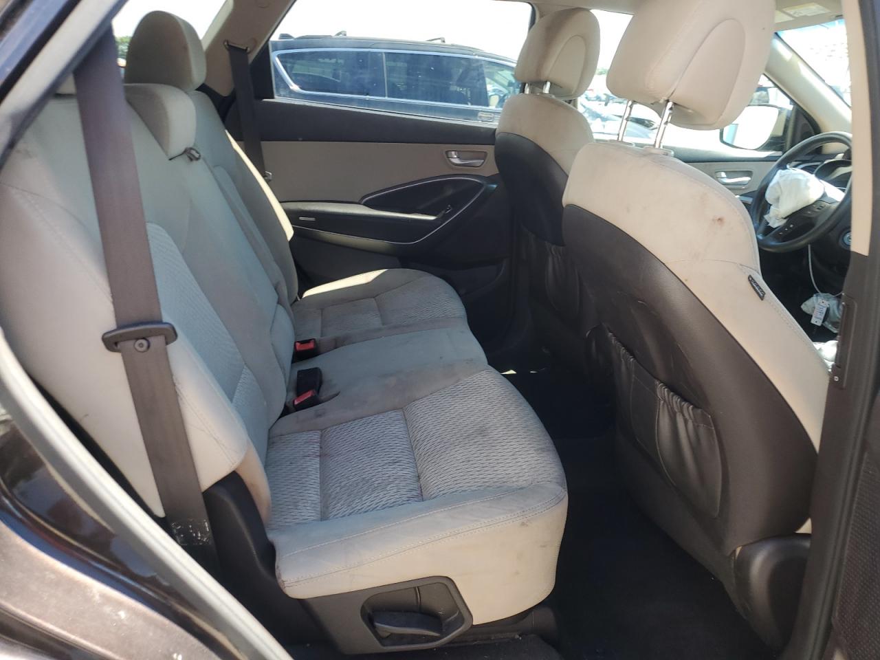 2017 Hyundai Santa Fe Se VIN: KM8SMDHF1HU224696 Lot: 84002645