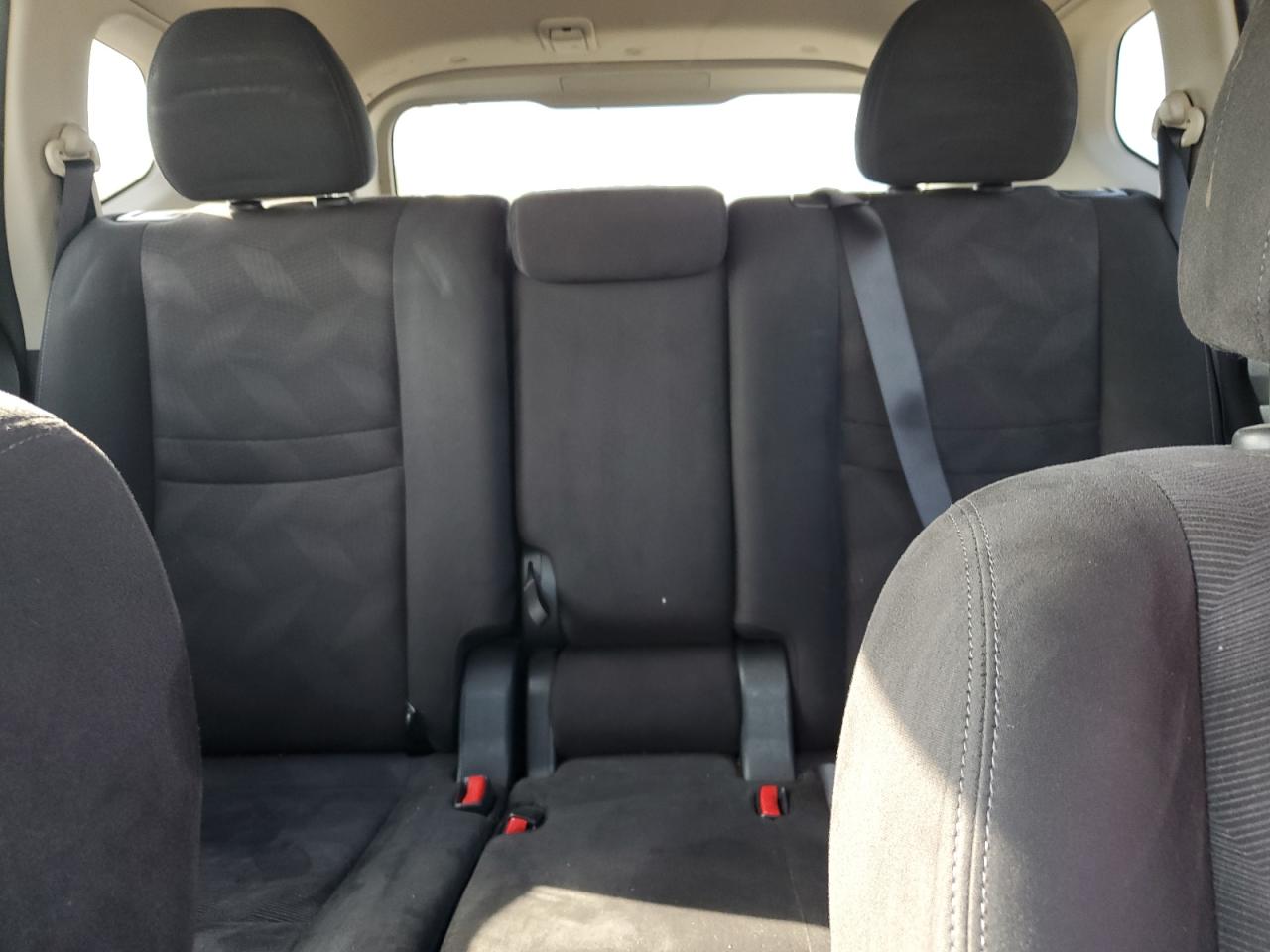 2015 Nissan Rogue S VIN: KNMAT2MV8FP528933 Lot: 80589575