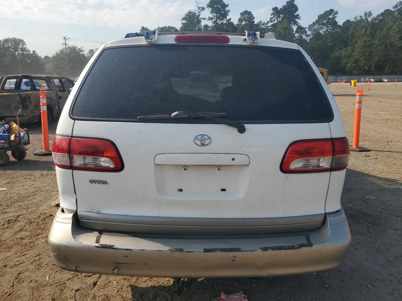 2002 Toyota Sienna Le VIN: 4T3ZF13C12U463443 Lot: 80893745