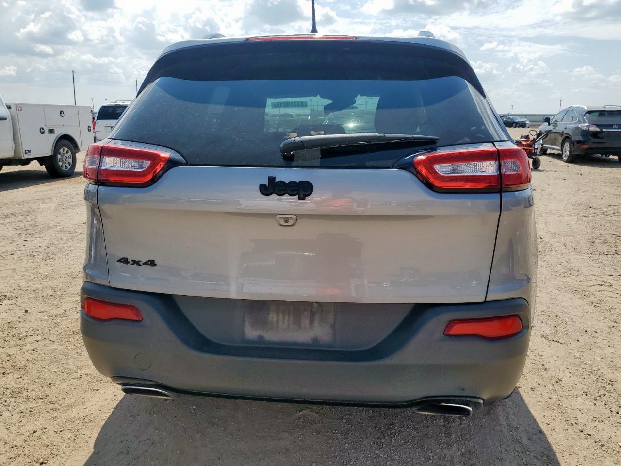 2018 Jeep Cherokee Latitude VIN: 1C4PJMCX2JD526281 Lot: 81319215